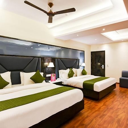 Hotel Geet Deluxe Nuova Delhi Esterno foto