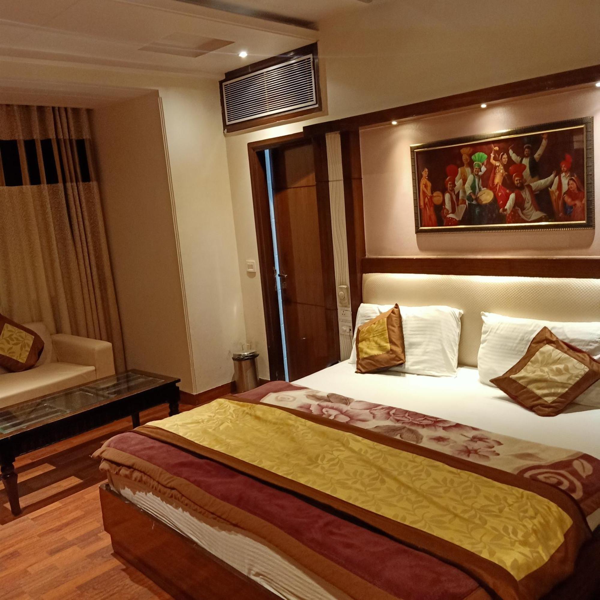 Hotel Geet Deluxe Nuova Delhi Esterno foto