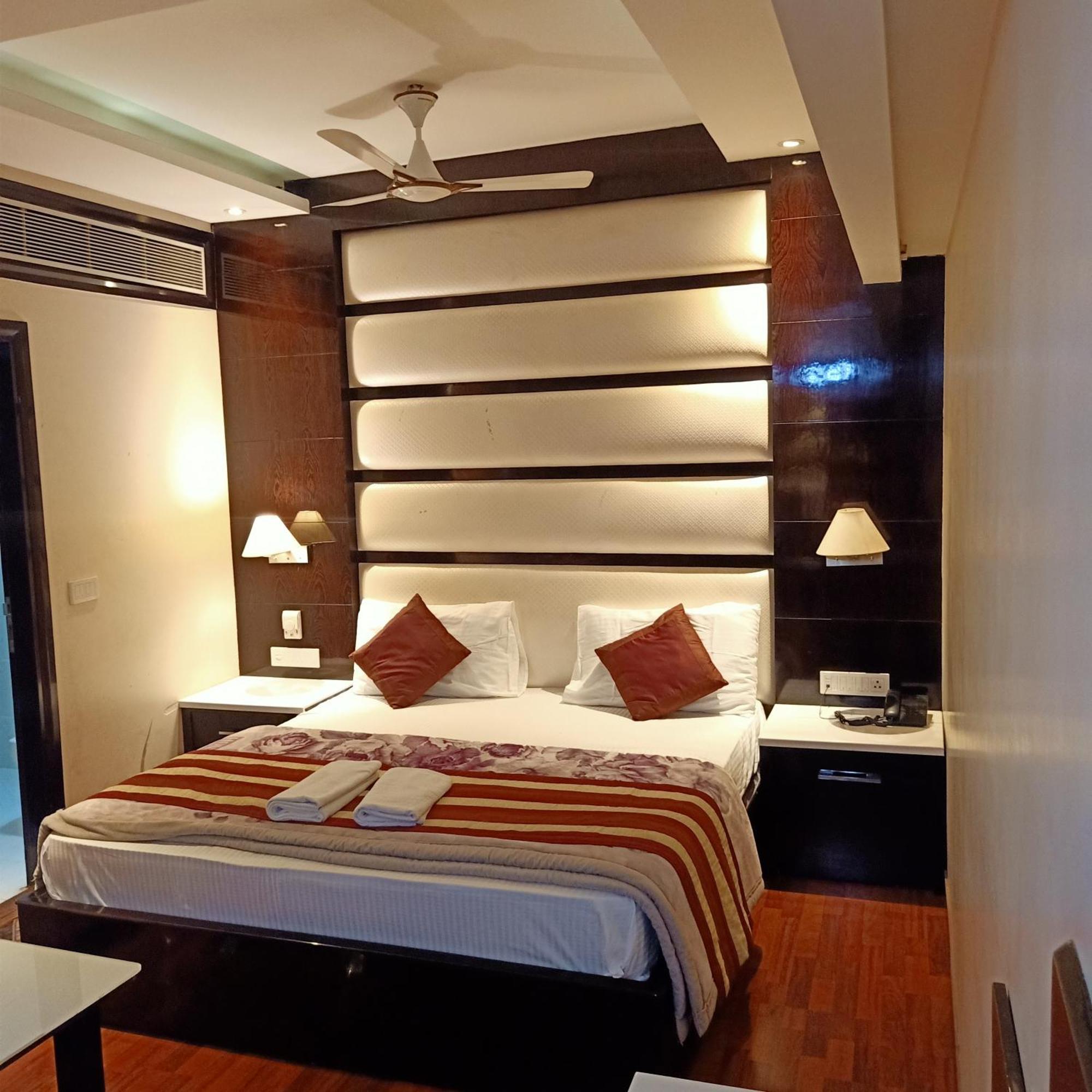 Hotel Geet Deluxe Nuova Delhi Esterno foto