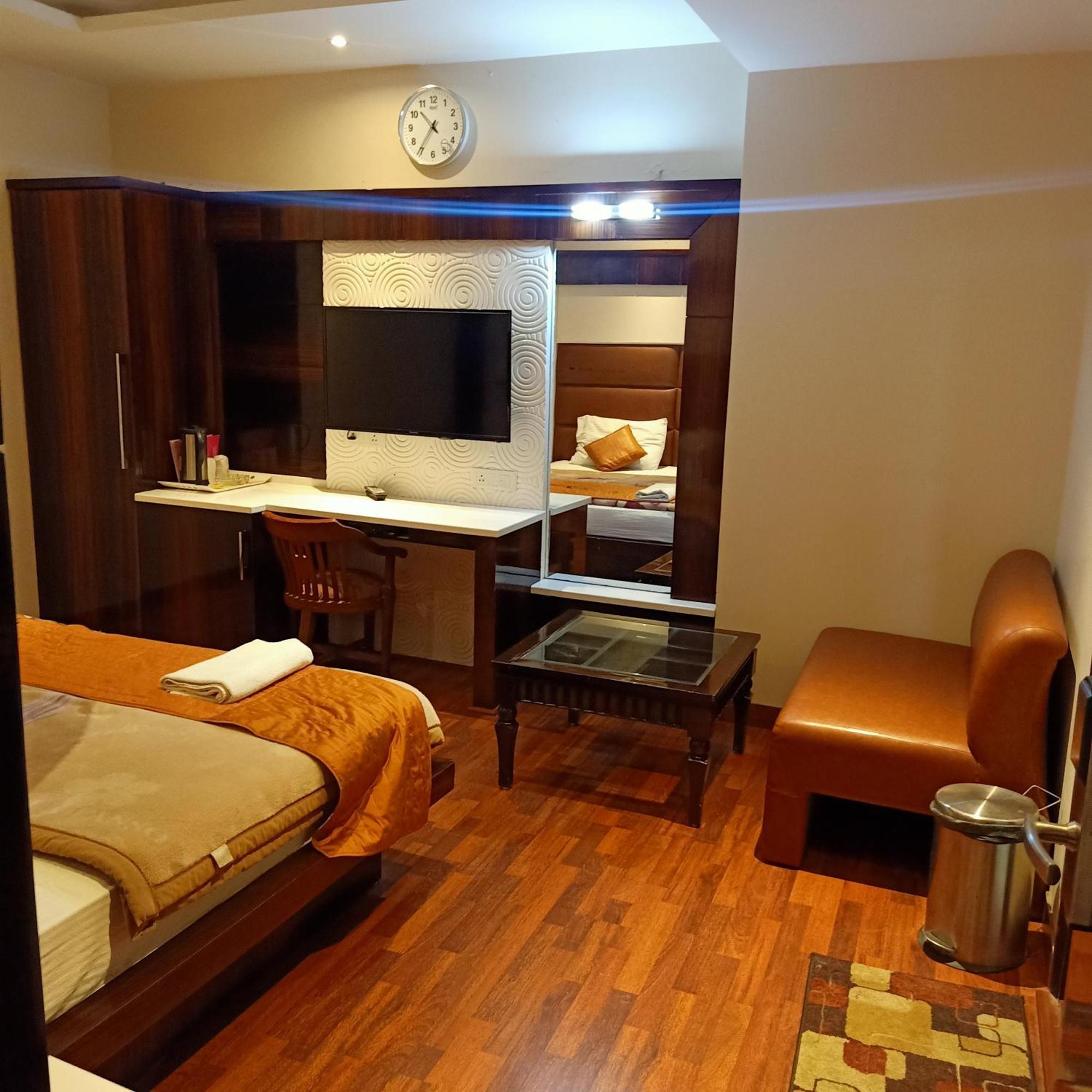 Hotel Geet Deluxe Nuova Delhi Esterno foto