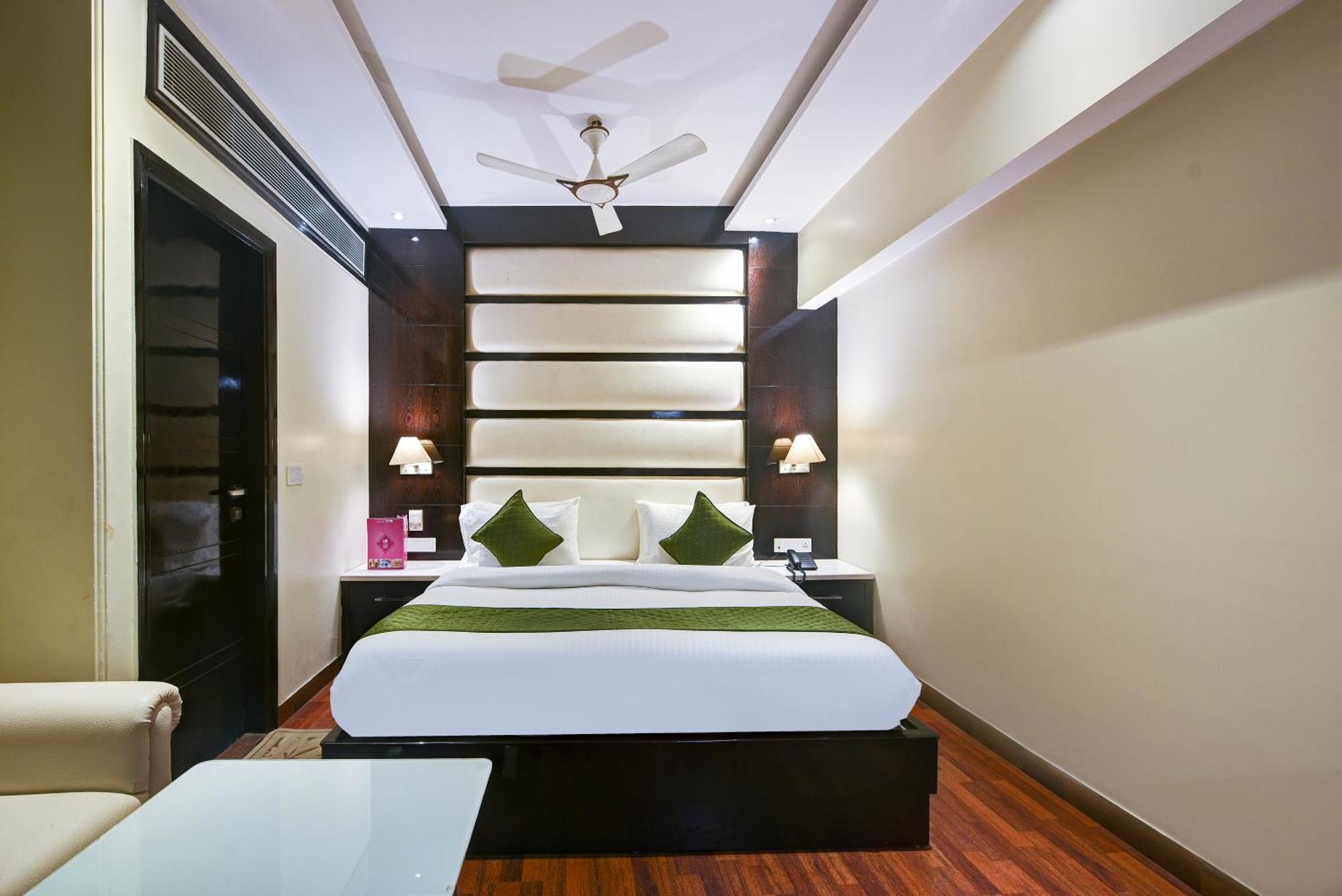 Hotel Geet Deluxe Nuova Delhi Esterno foto