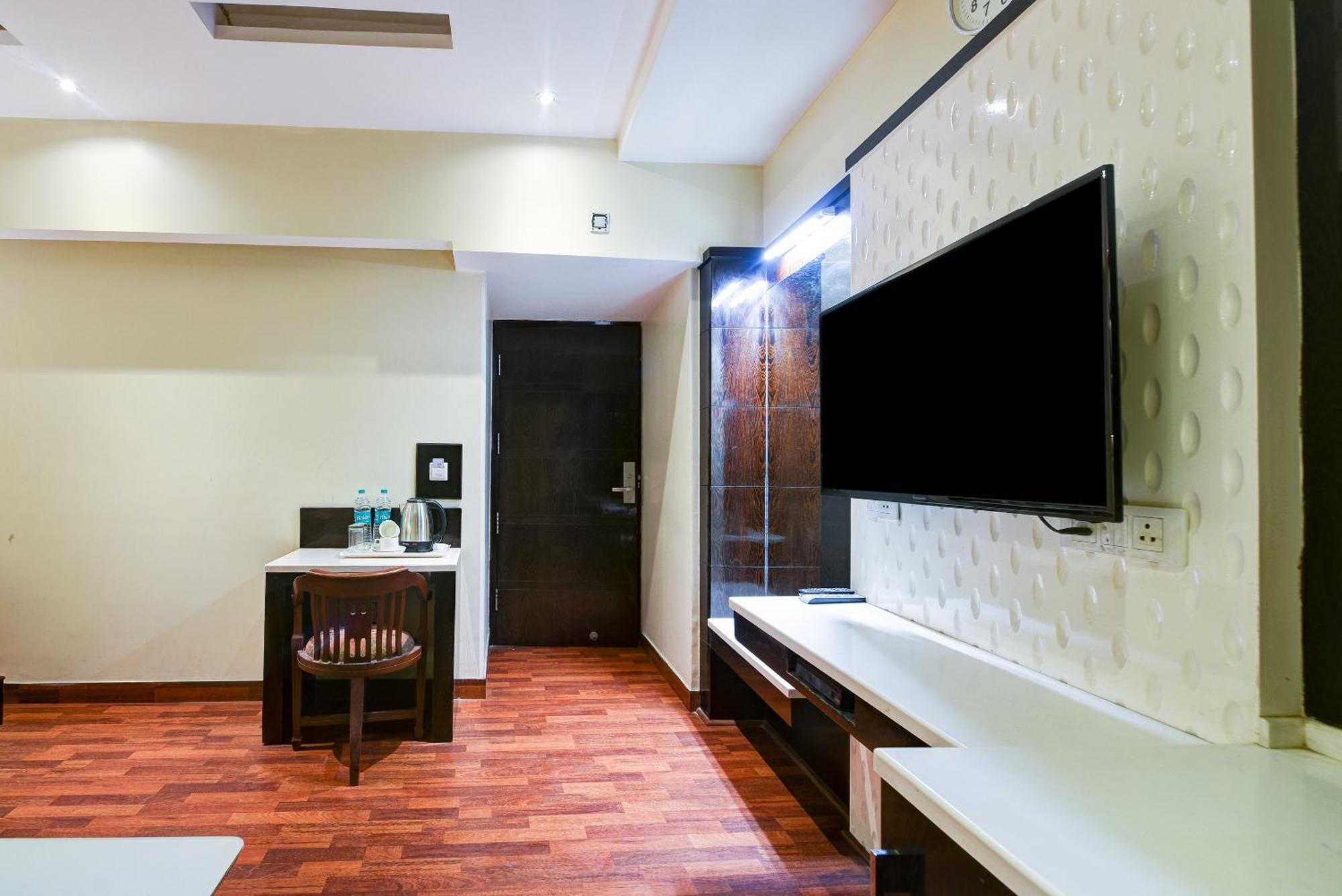 Hotel Geet Deluxe Nuova Delhi Esterno foto