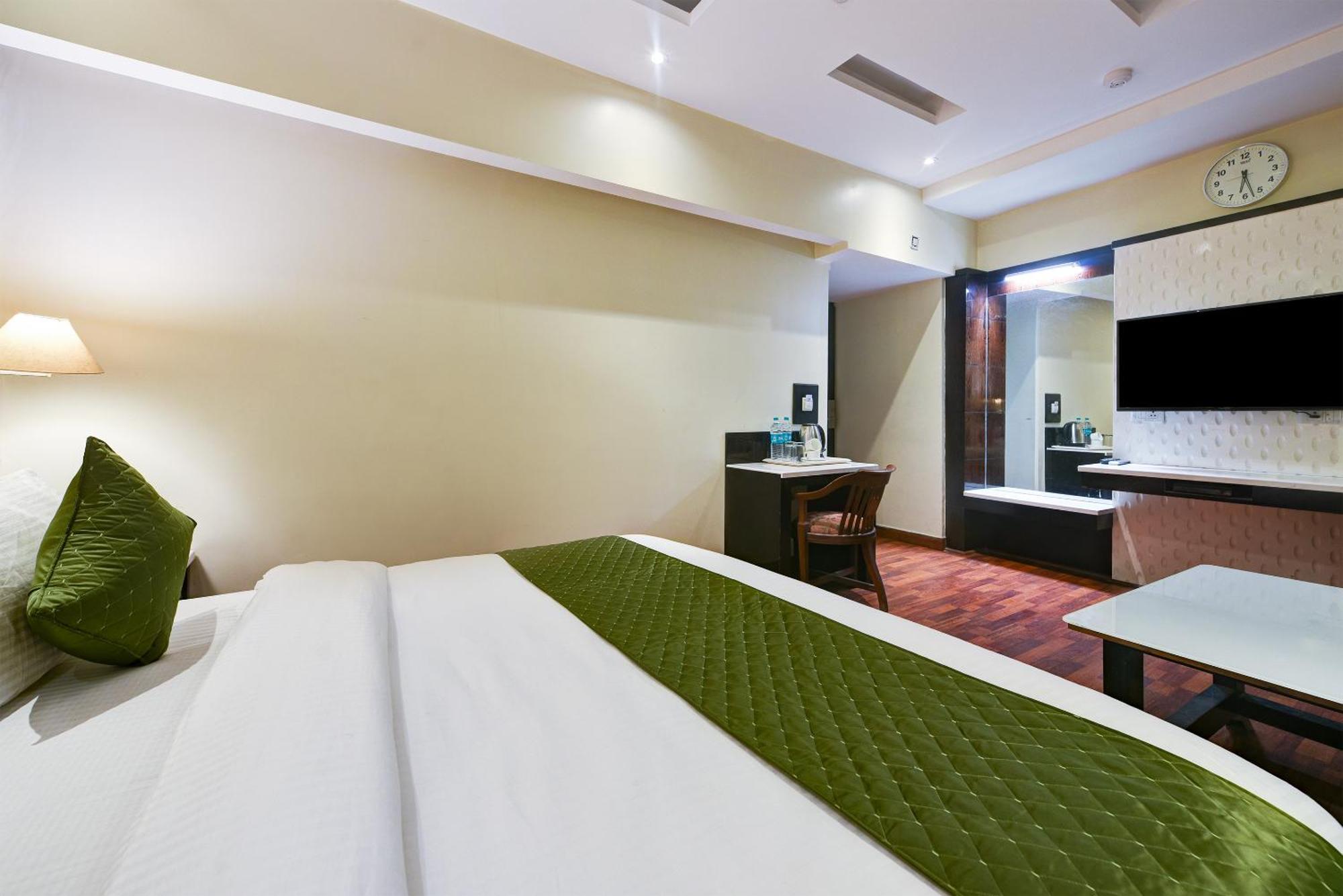 Hotel Geet Deluxe Nuova Delhi Esterno foto