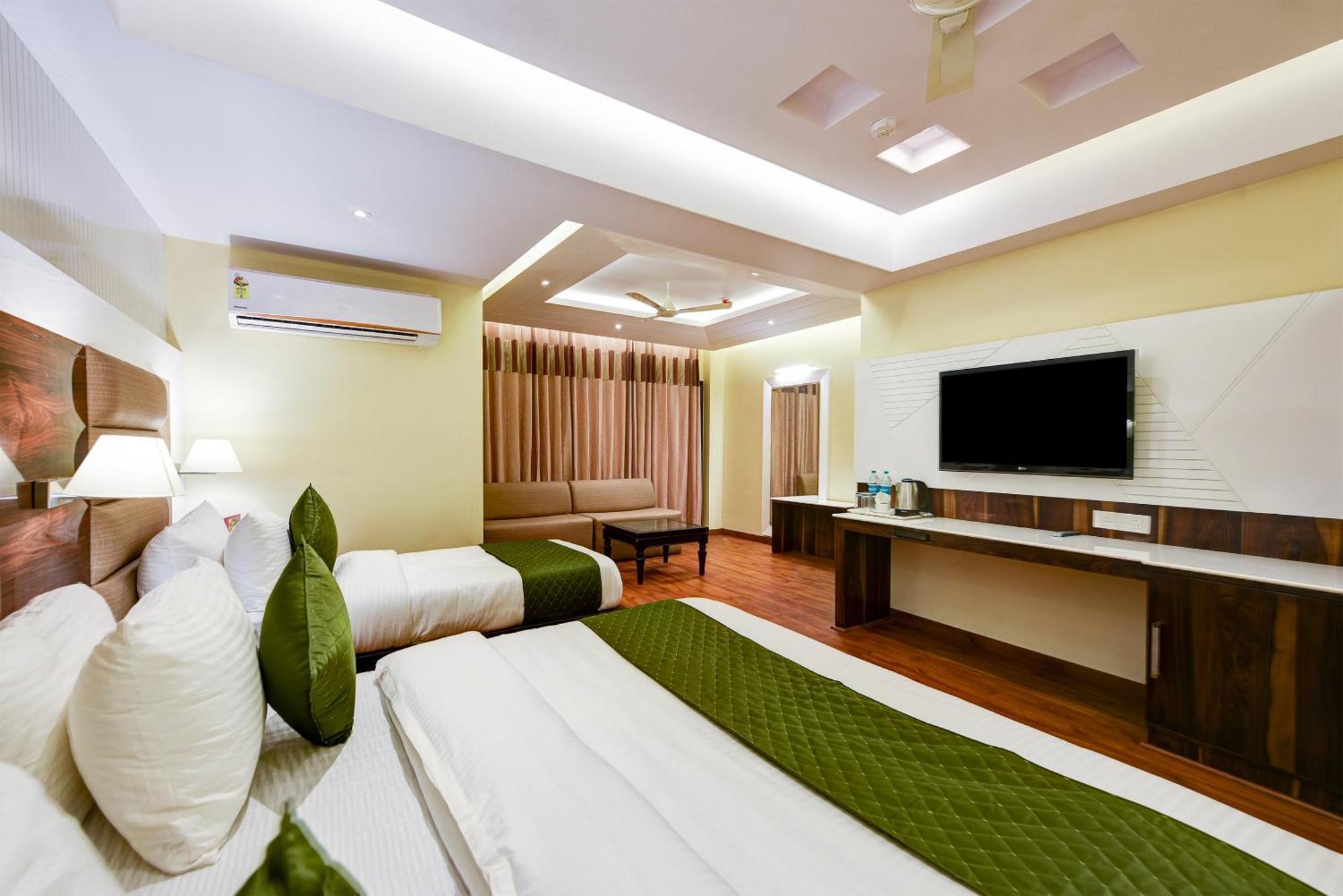 Hotel Geet Deluxe Nuova Delhi Esterno foto