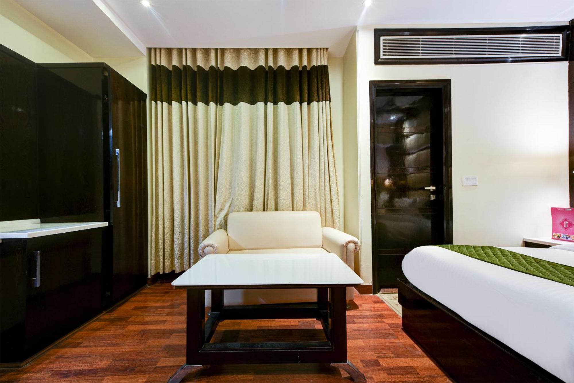 Hotel Geet Deluxe Nuova Delhi Esterno foto