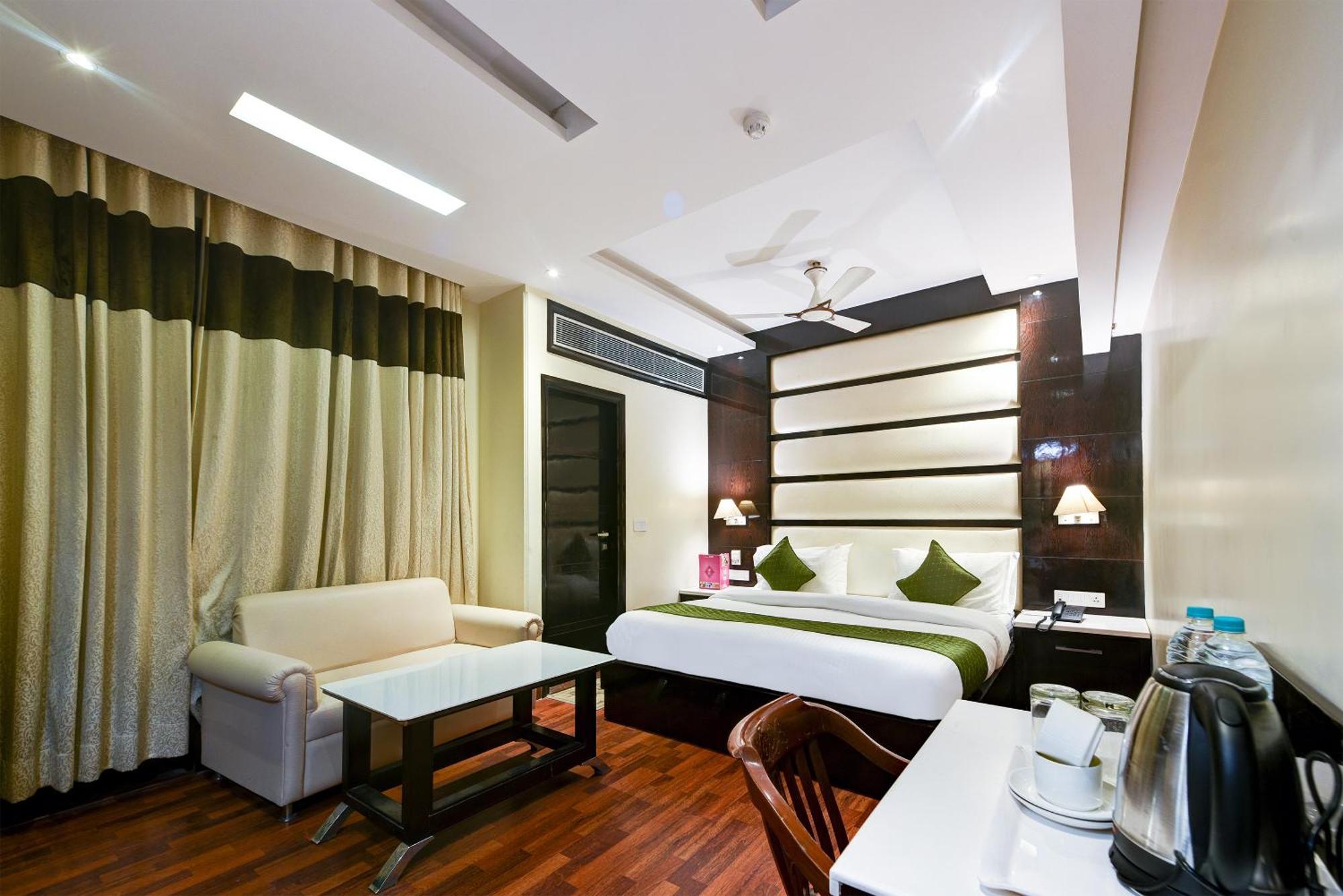 Hotel Geet Deluxe Nuova Delhi Esterno foto