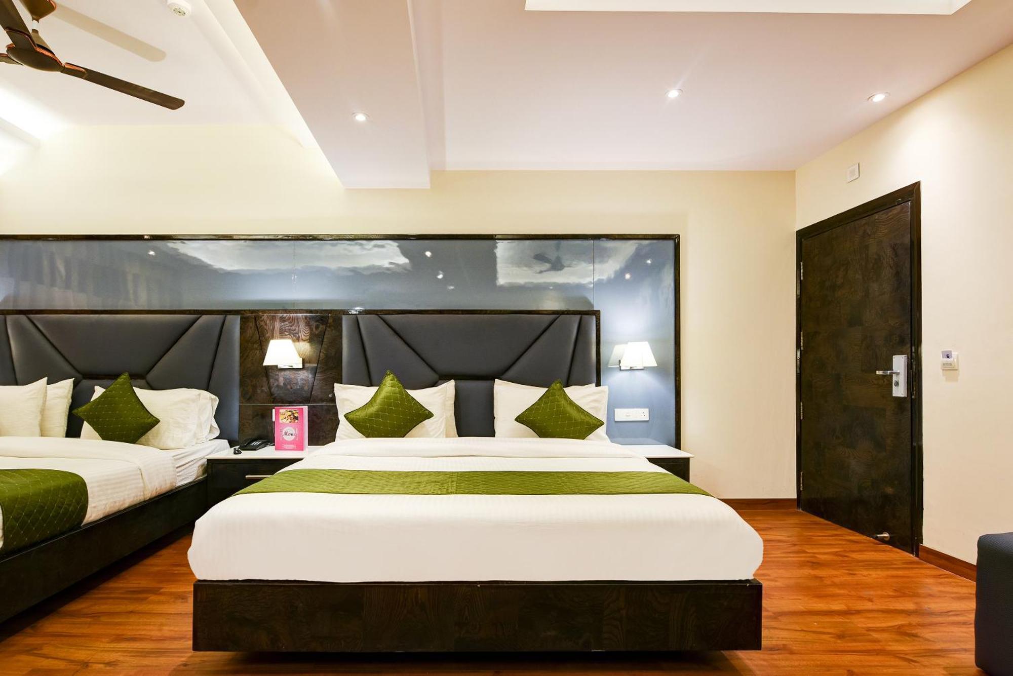 Hotel Geet Deluxe Nuova Delhi Esterno foto