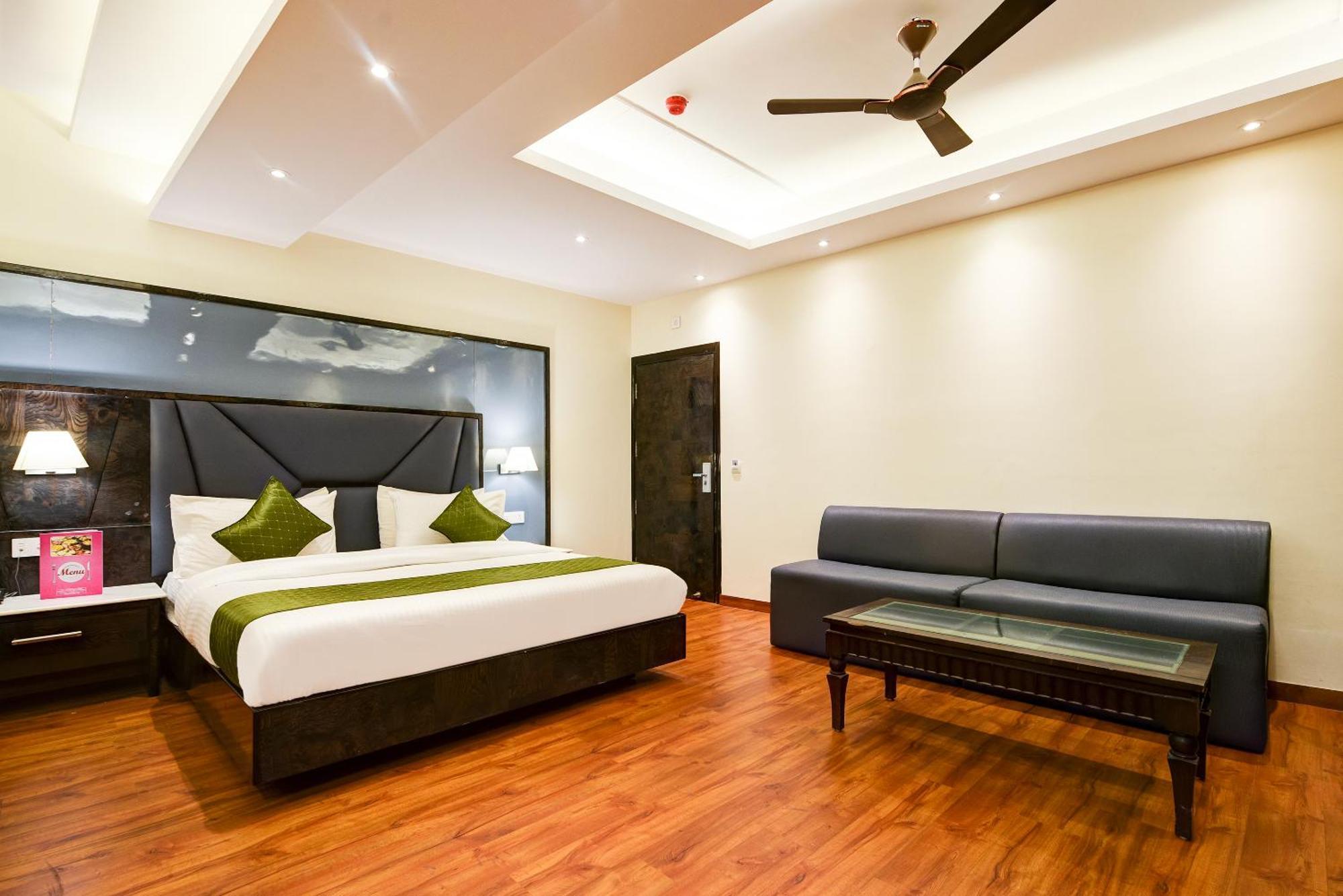 Hotel Geet Deluxe Nuova Delhi Esterno foto