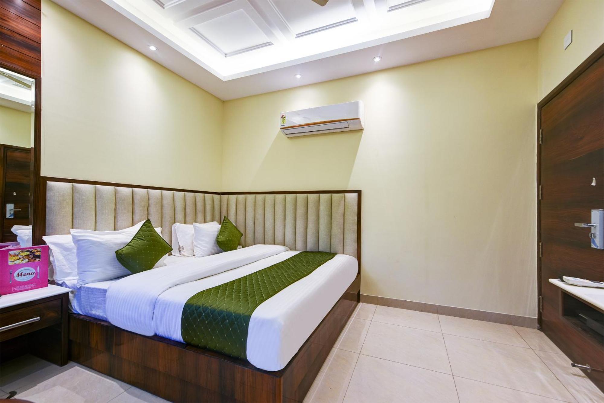Hotel Geet Deluxe Nuova Delhi Esterno foto