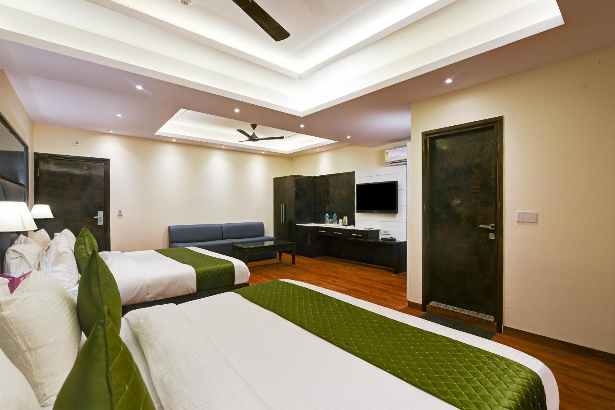 Hotel Geet Deluxe Nuova Delhi Esterno foto
