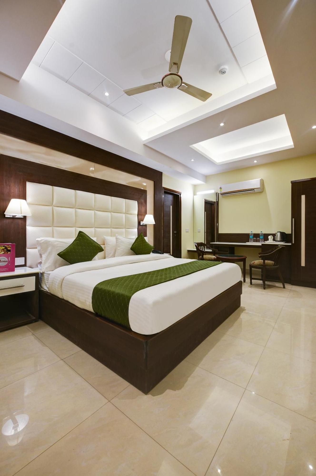 Hotel Geet Deluxe Nuova Delhi Esterno foto