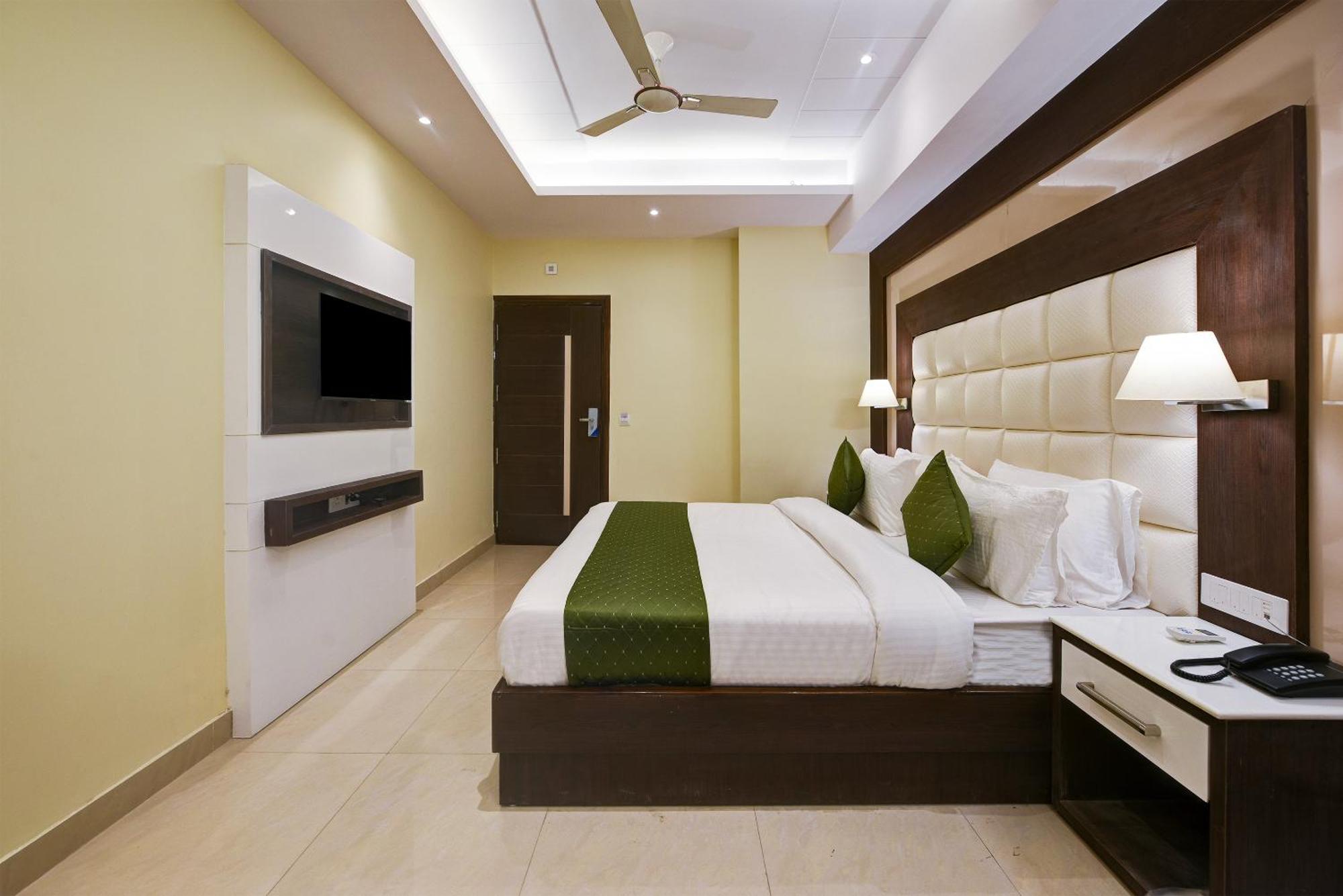 Hotel Geet Deluxe Nuova Delhi Esterno foto