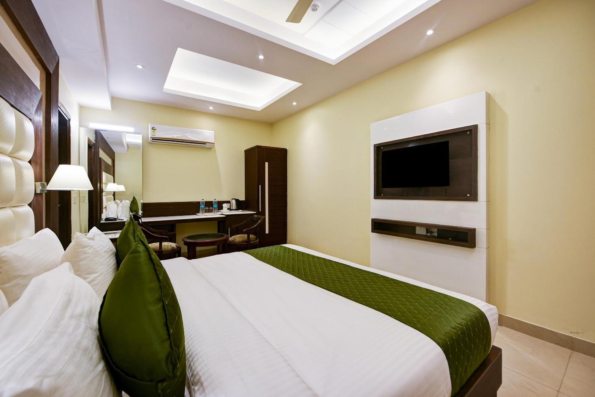 Hotel Geet Deluxe Nuova Delhi Esterno foto