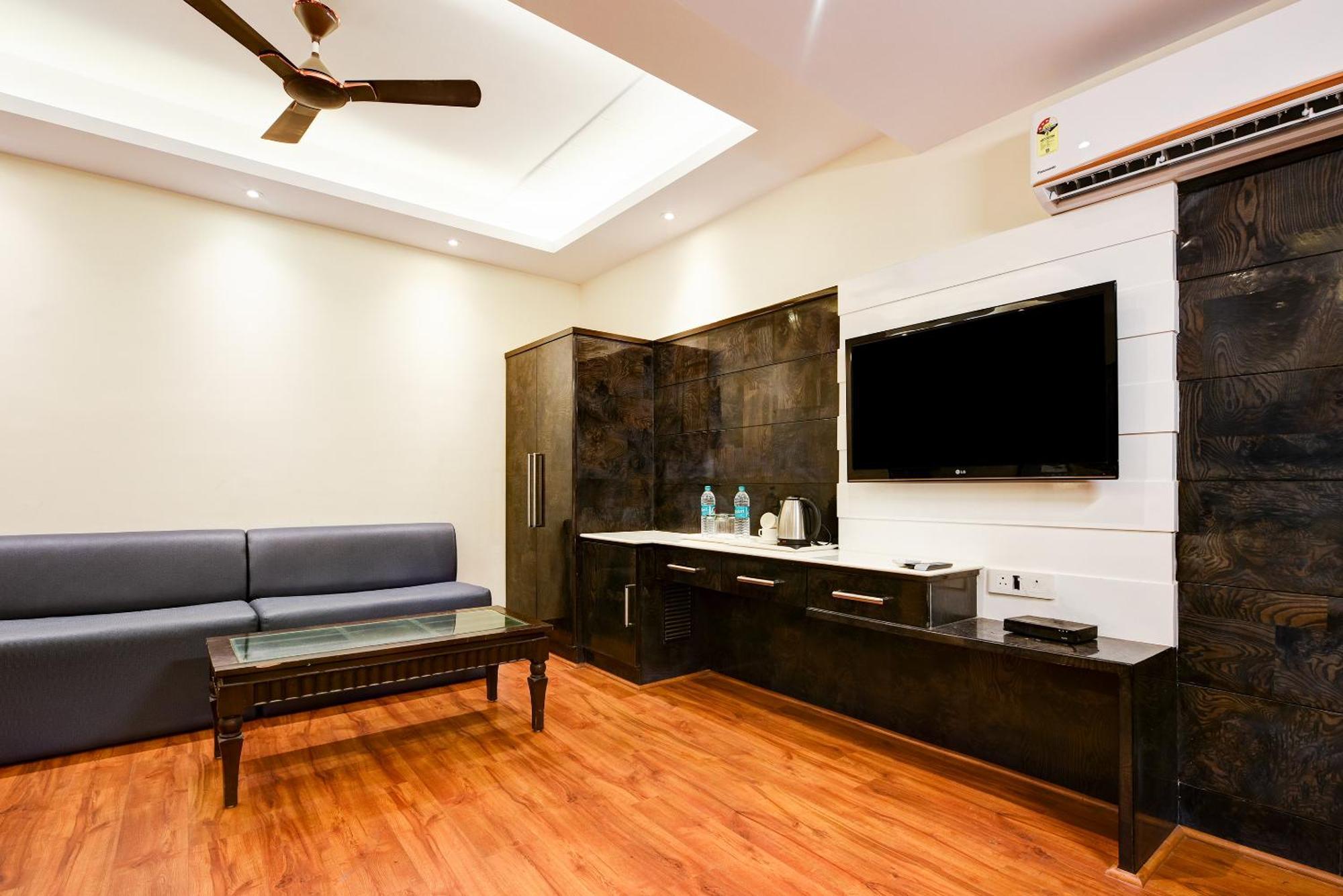 Hotel Geet Deluxe Nuova Delhi Esterno foto