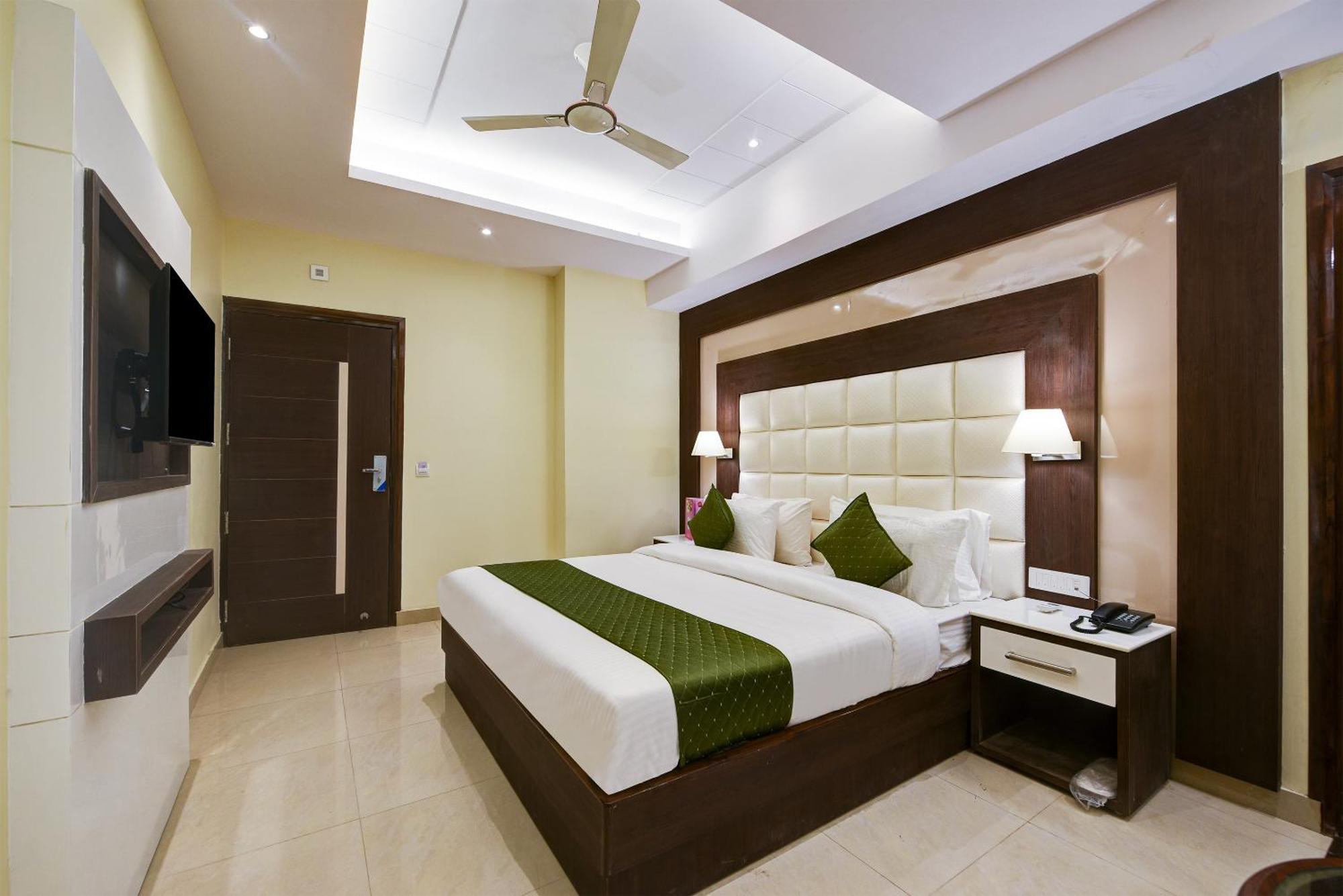 Hotel Geet Deluxe Nuova Delhi Esterno foto