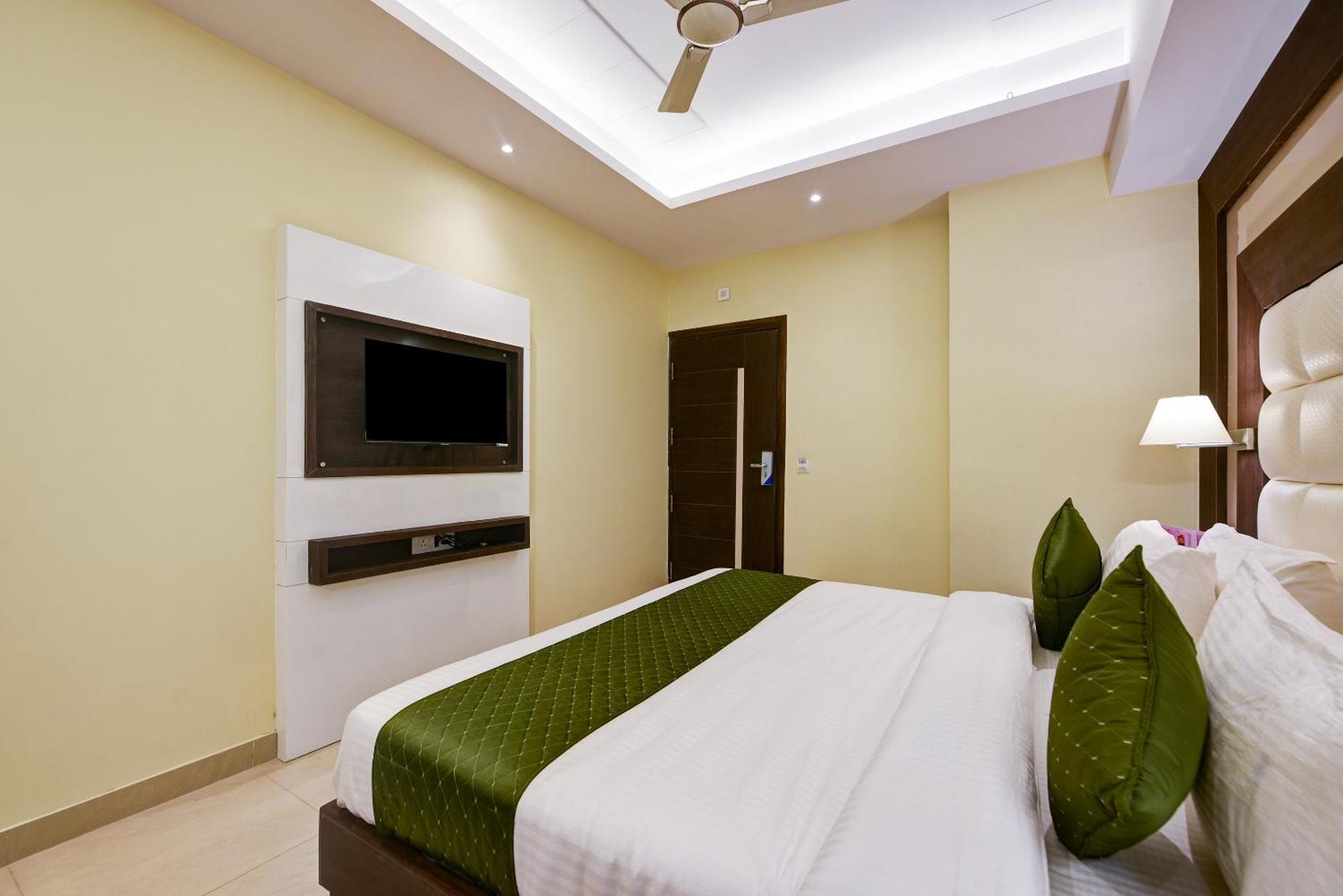 Hotel Geet Deluxe Nuova Delhi Esterno foto