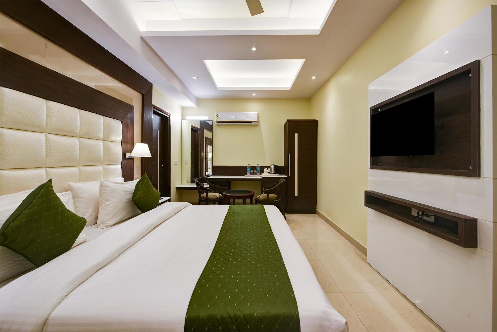 Hotel Geet Deluxe Nuova Delhi Esterno foto
